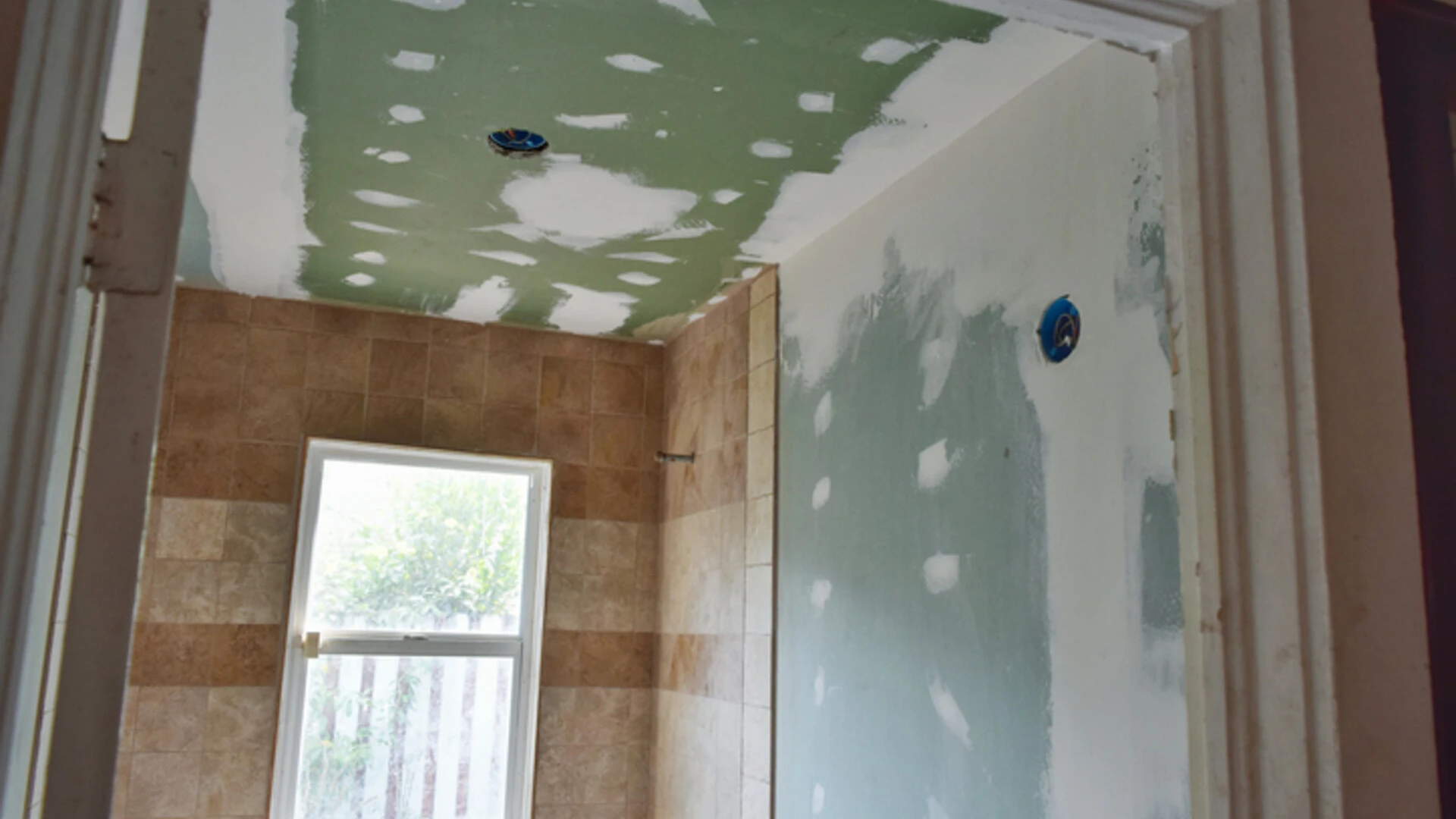 9 passos para assentar revestimentos na base de drywall