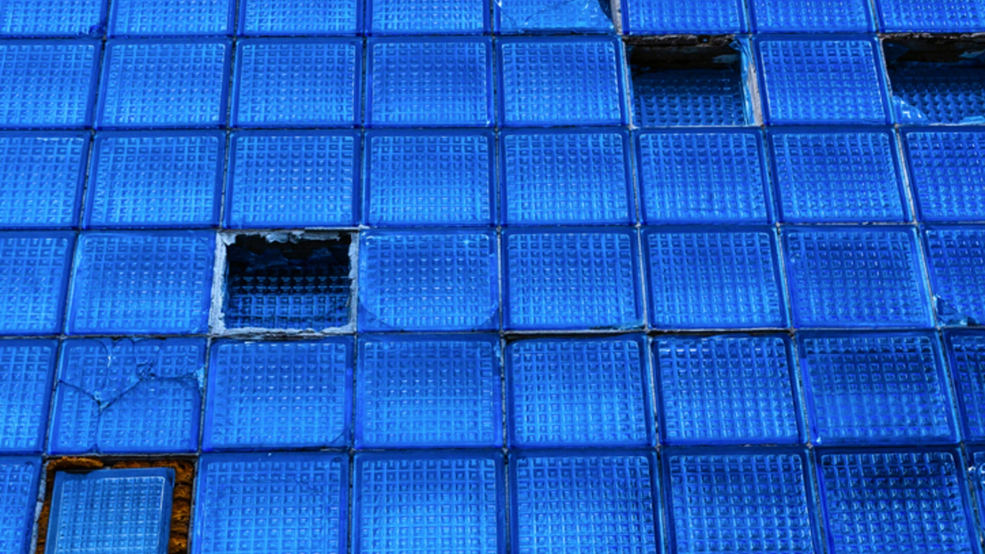 Descolamento de pastilhas na piscina