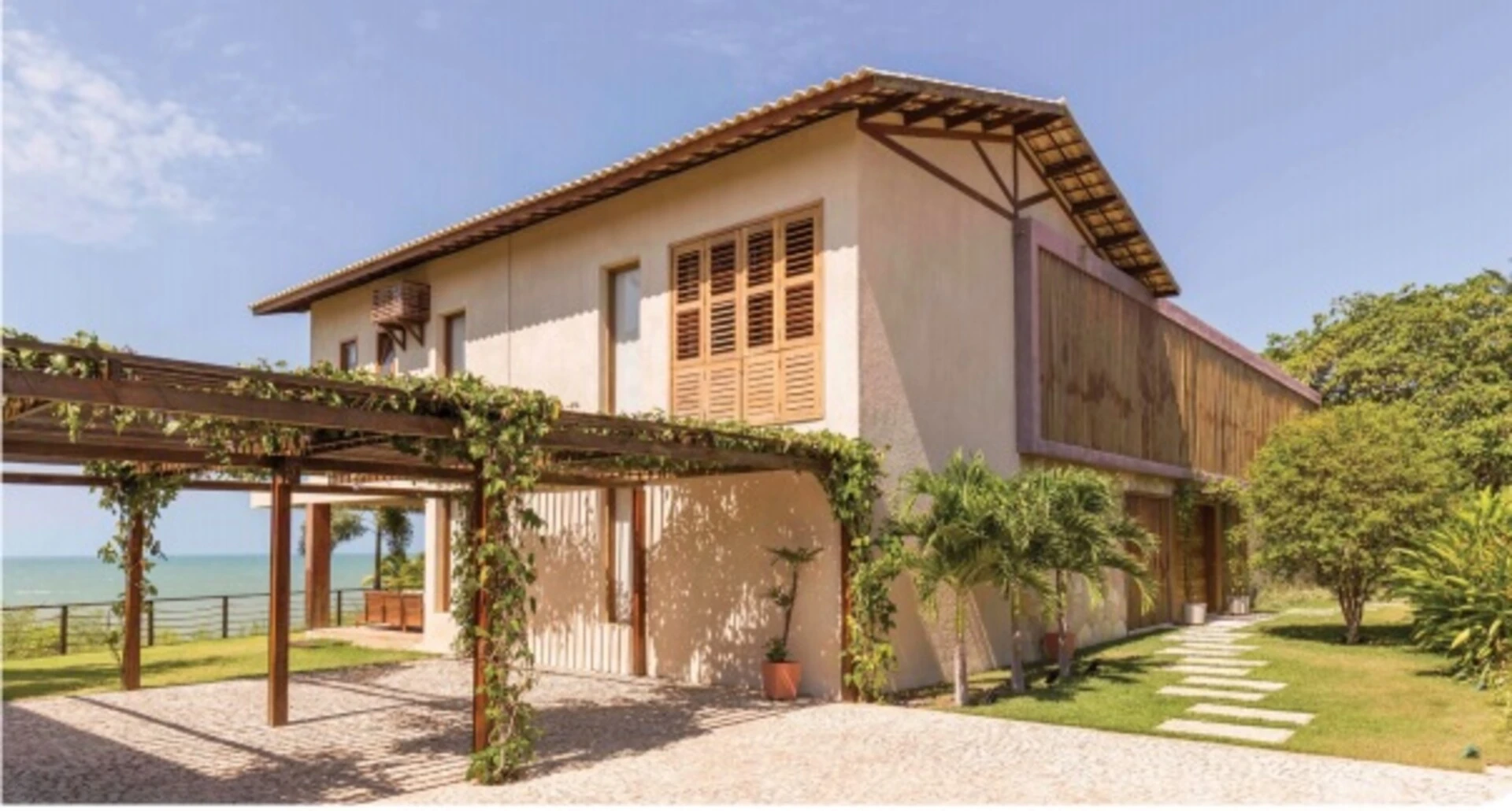 Fachada e Garagem em Pedras
